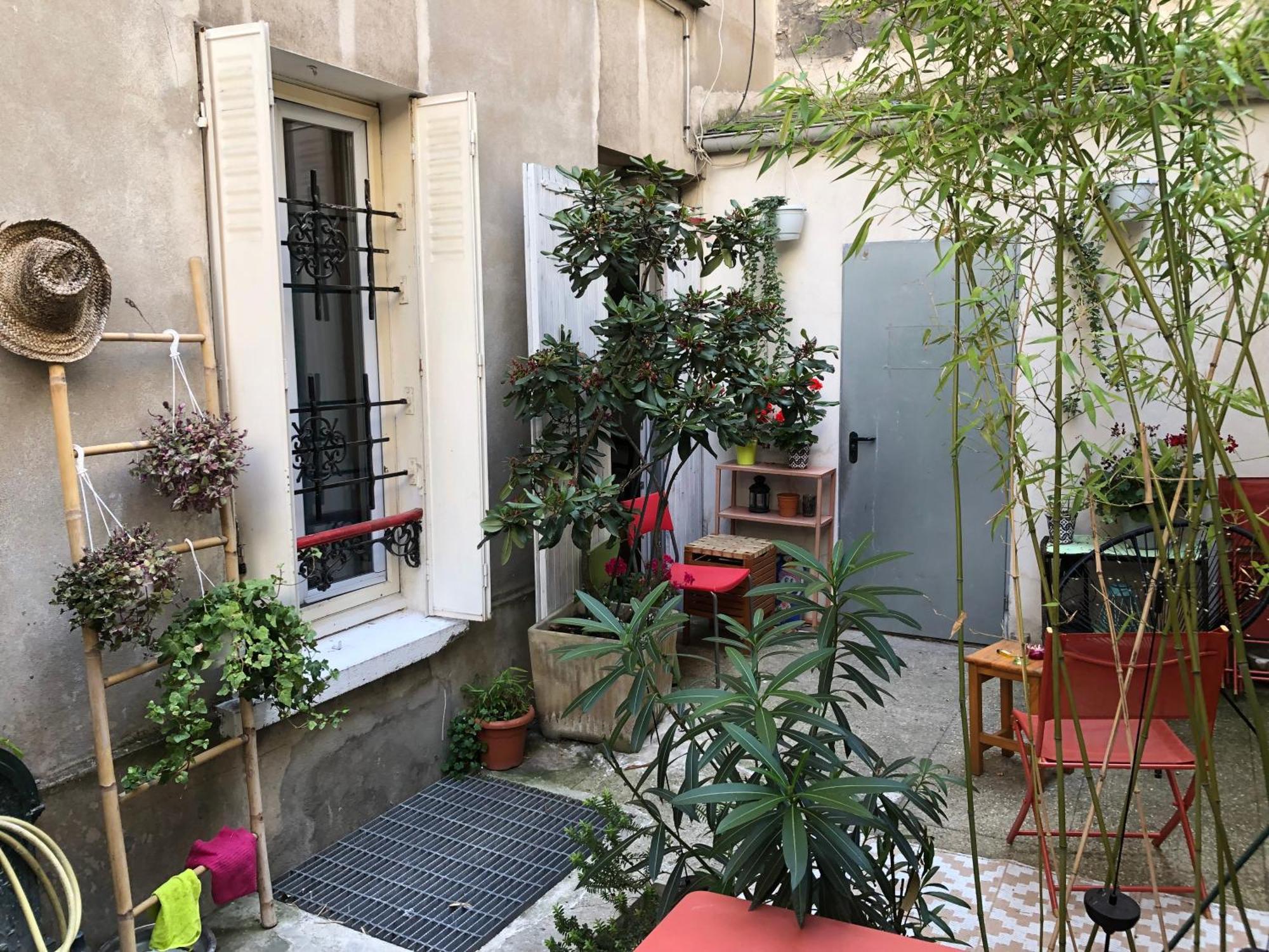 Guesthouse Familial Pour 2,3,4 Personnes De 44M2- Accessible Handic -Rez De Chaussee-Vues Sur Rue Et Patio Prive - Sejour, Chambre Separee-Cuisine,Salle De Bain,Lit Double Et Canape-Lit 2Pers-Entree De La Rue Berzelius-5 Minutes Du Metro Brochant-Lig Paris Exterior foto