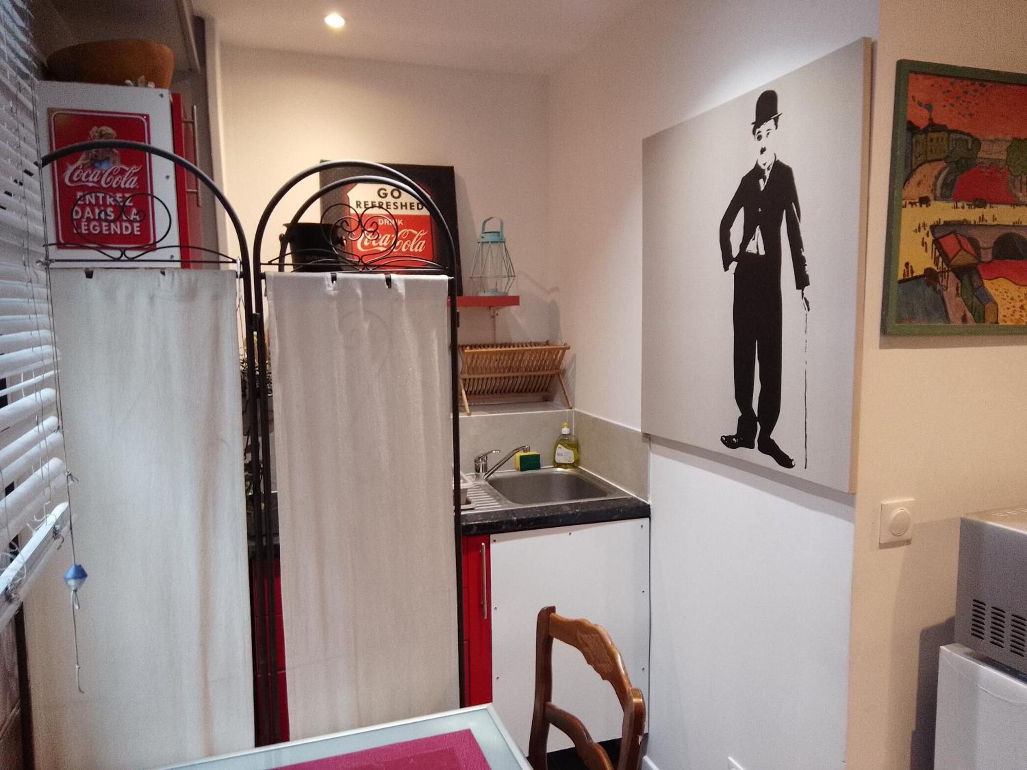 Guesthouse Familial Pour 2,3,4 Personnes De 44M2- Accessible Handic -Rez De Chaussee-Vues Sur Rue Et Patio Prive - Sejour, Chambre Separee-Cuisine,Salle De Bain,Lit Double Et Canape-Lit 2Pers-Entree De La Rue Berzelius-5 Minutes Du Metro Brochant-Lig Paris Exterior foto
